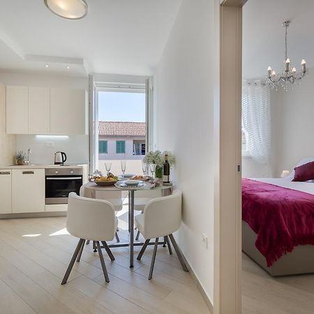 Central Boutique Apartments With Balconies, In Walking Distance To The Sea Zadar Bagian luar foto